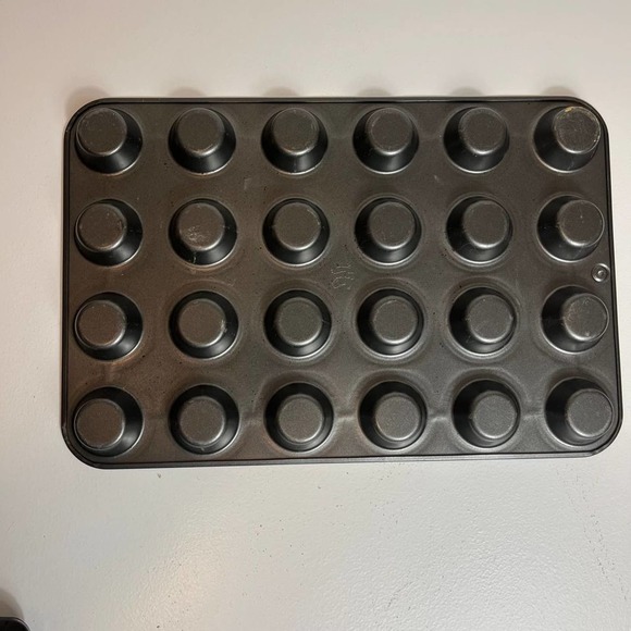 The Pampered Chef Mini Muffin Pan - Picture 2 of 7